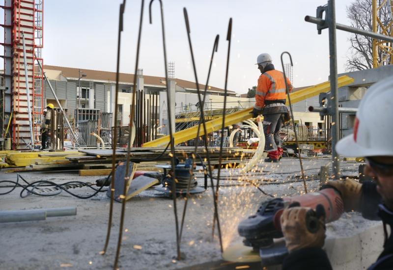 Professionnels en action sur le chantier de la résidence Erilia, Le Plan d'Aou à Marseille 15ème